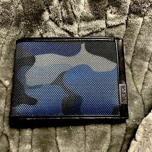 Tumi men’s camo double billfold wallet